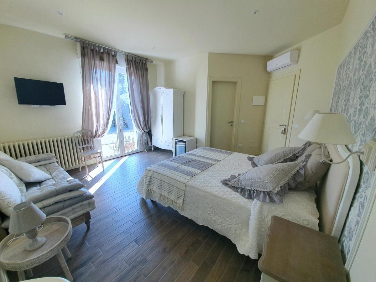 Romantic Home Сірміоне Екстер'єр фото