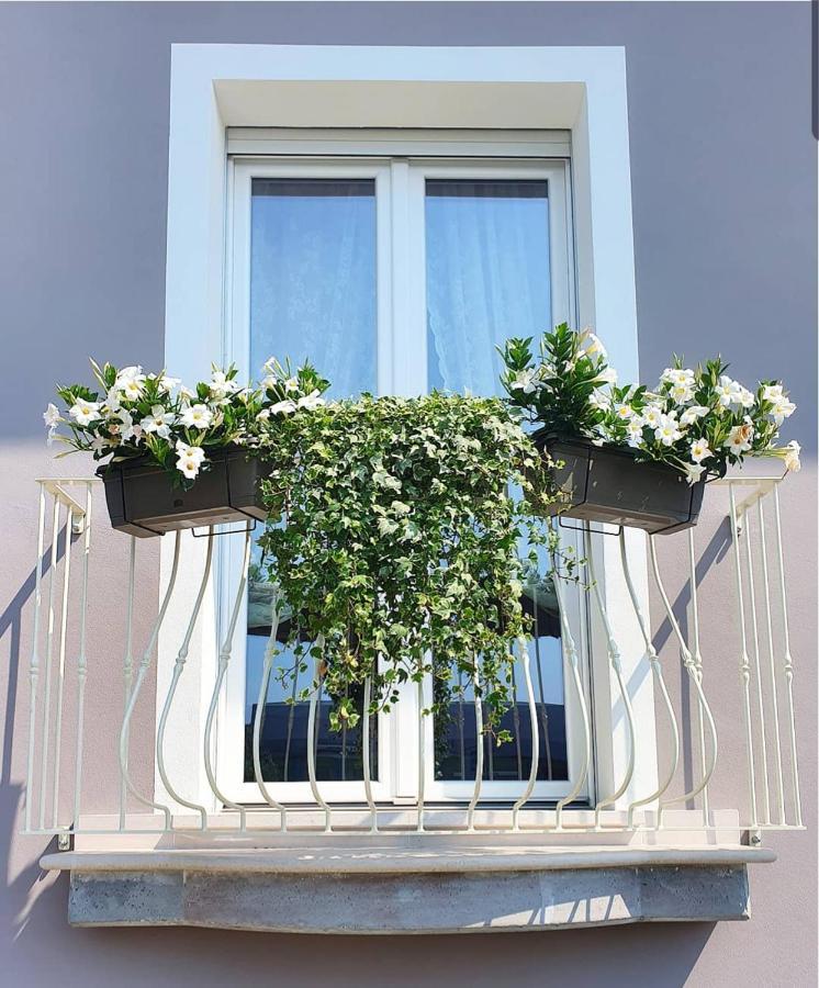 Romantic Home Сірміоне Екстер'єр фото